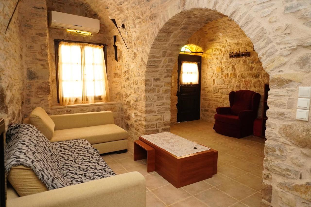 Traditional Medieval House In Tatil Evi Kalamoti